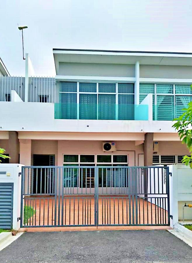Desaru Cosy Homestay - Near Waterpark, Beach, Rapid -Wifi, Tvbox, Steamboat, Bbq Available Esterno foto